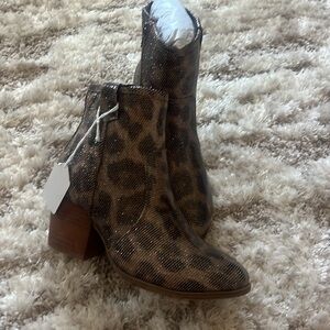 Sparkly leopard blocked heel booties.